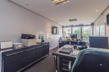 office em Avenida Plínio Brasil Milano, Passo da Areia - Porto Alegre - RS