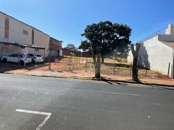 commercial_building em Rua Padre Pio, Martins - Uberlândia - MG