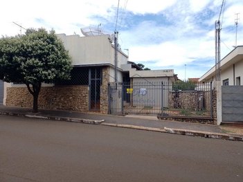 house em Rua Visconde do Rio Branco, Vila Steola - Pirassununga - SP