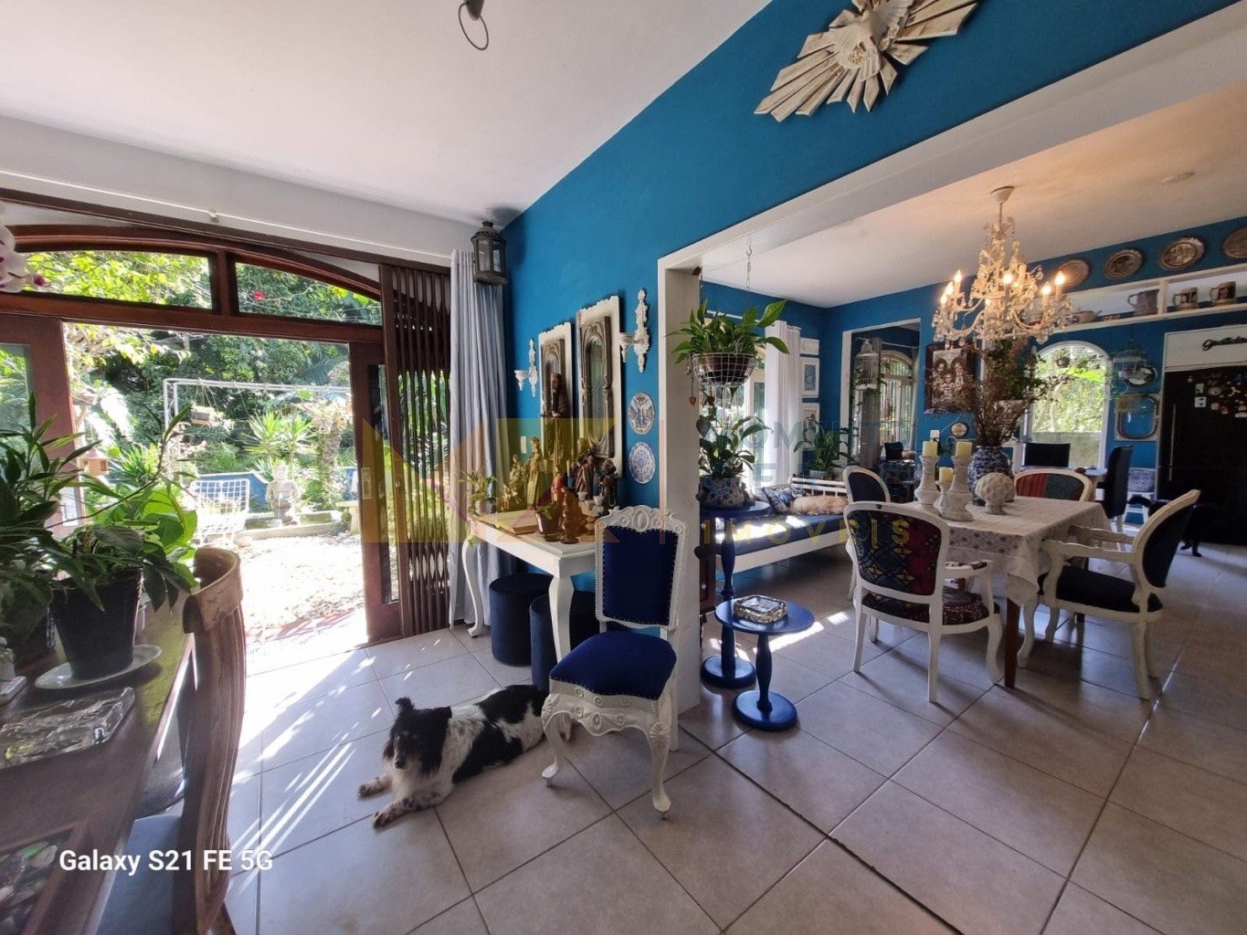 ampla e arejada sala