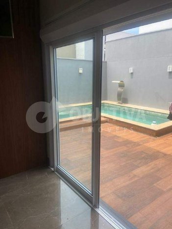 house em Avenida Victor Alves Pereira, Novo Mundo - Uberlândia - MG