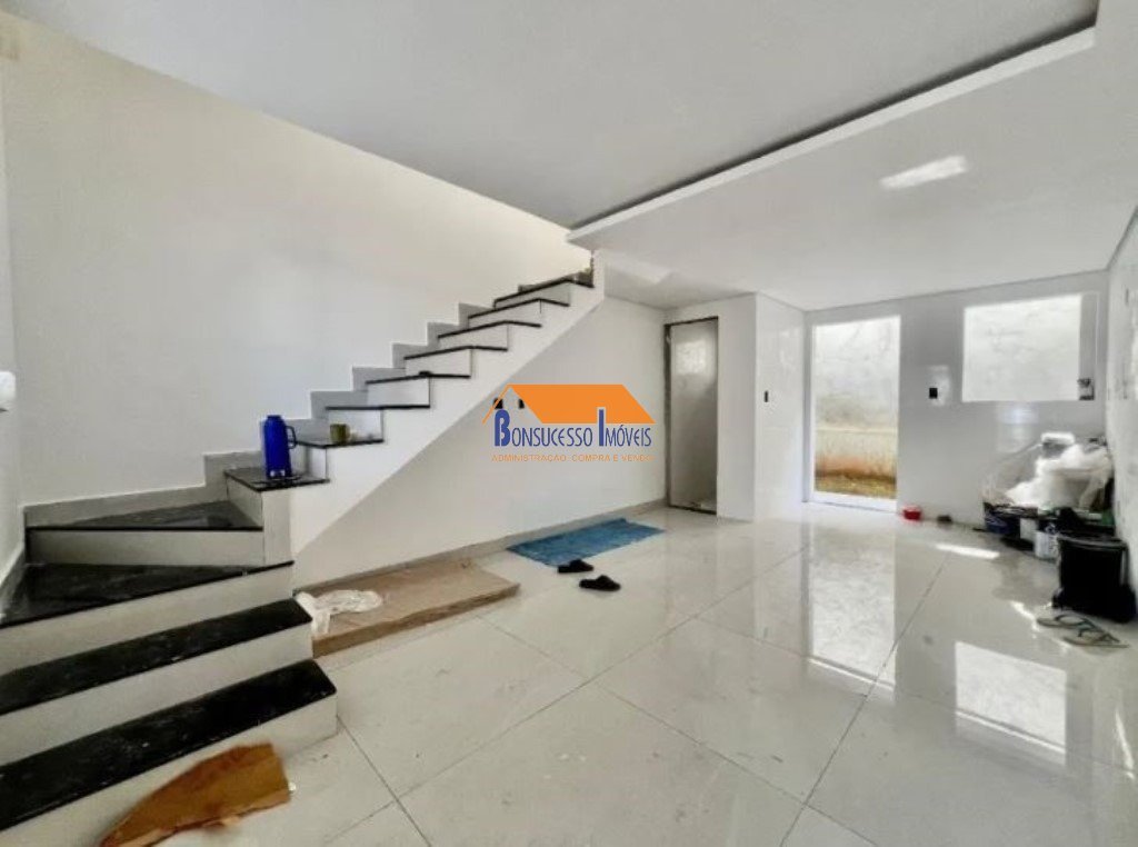 Casa com 2 quartos — Piratininga (Venda Nova), Belo Horizonte