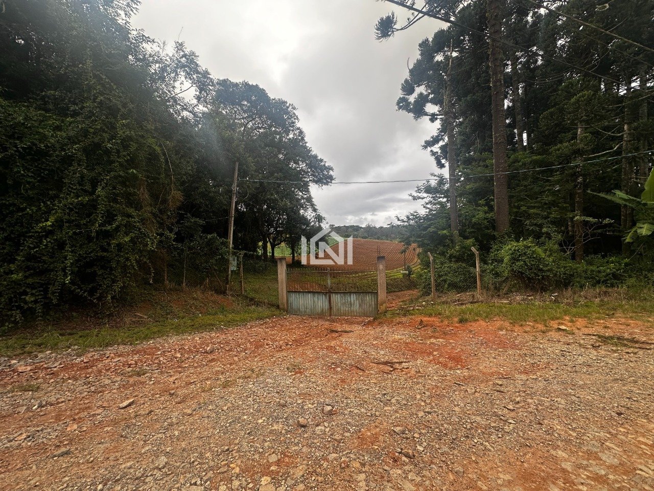 area a venda em caucaia do alto entrada e estrada de acesso