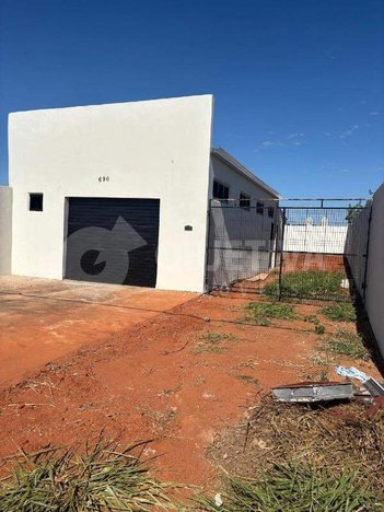 business em Avenida Doutor Oswaldo de Freitas, Loteamento Luizote de Freitas IV - Uberlândia - MG