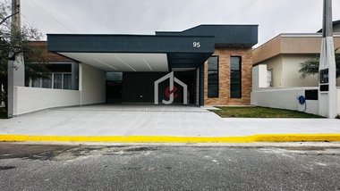 house em Avenida Renato Vargas, Loteamento Pinheiros de Tremembé - Tremembé - SP