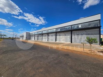 industrial em Rua Clarimundo Marques Pires, Segismundo Pereira - Uberlândia - MG