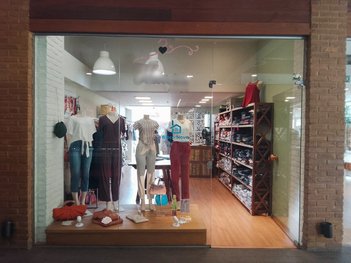 business em Estrada União e Indústria, Itaipava - Petrópolis - RJ