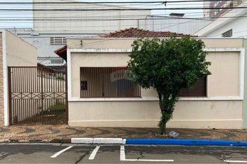 house em Rua Bernardino de Campos, Centro - Leme - SP