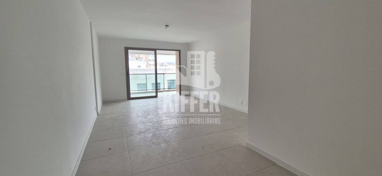 Vista da sala em profundidade até a varanda