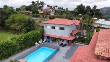 house em Avenida dos Cardeais, Chácaras Condomínio Recanto Pássaros II - Jacareí - SP