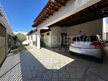 house em Rua Isaac de Oliveira, Santa Mônica - Uberlândia - MG