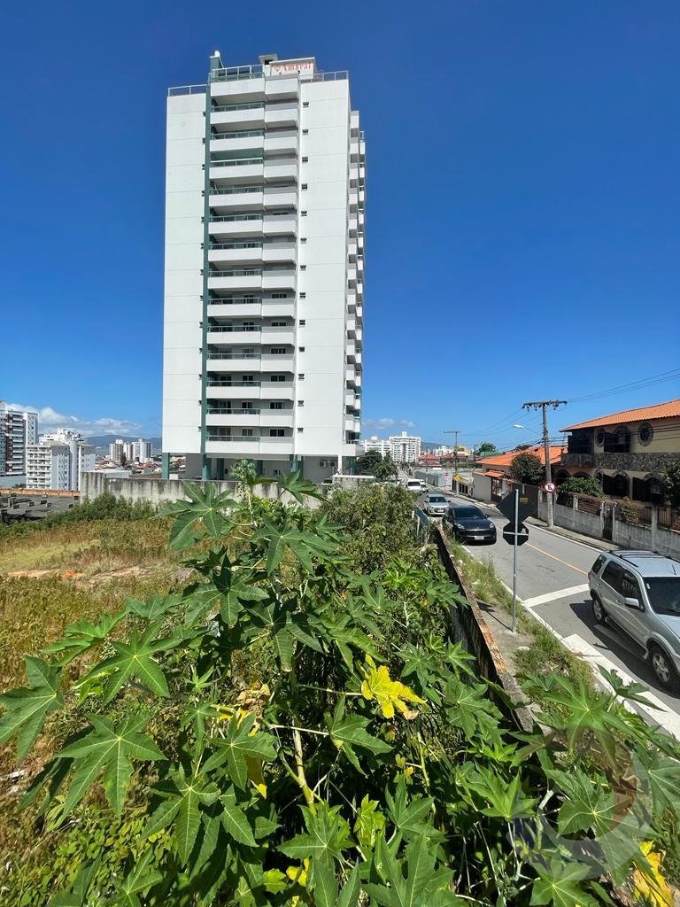 Vista lateral frente rua saldanha da gama