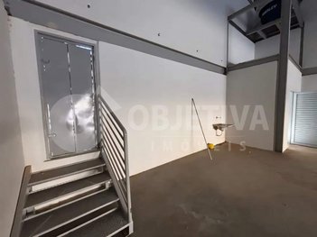 industrial em Avenida João Naves de Ávila, Santa Mônica - Uberlândia - MG