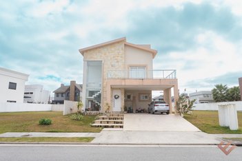 house em Avenida Adolfo Fetter, Laranjal - Pelotas - RS