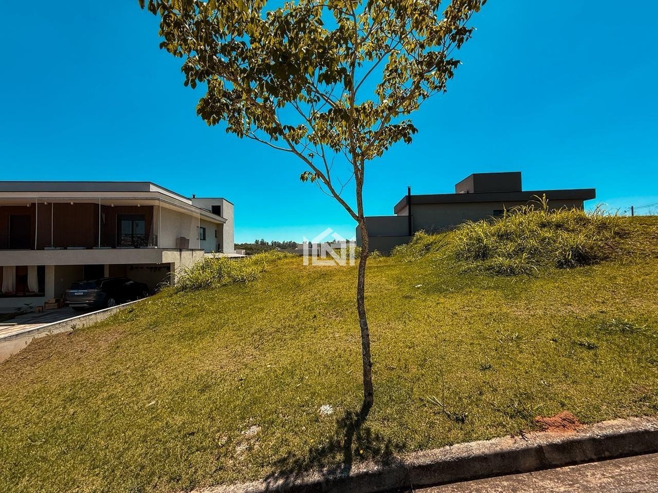 terreno plano a venda no condominio sao paulo II