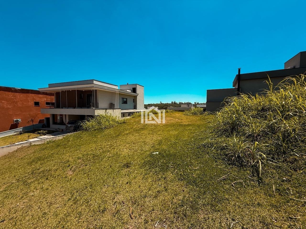 terreno plano a venda no condominio sao paulo II