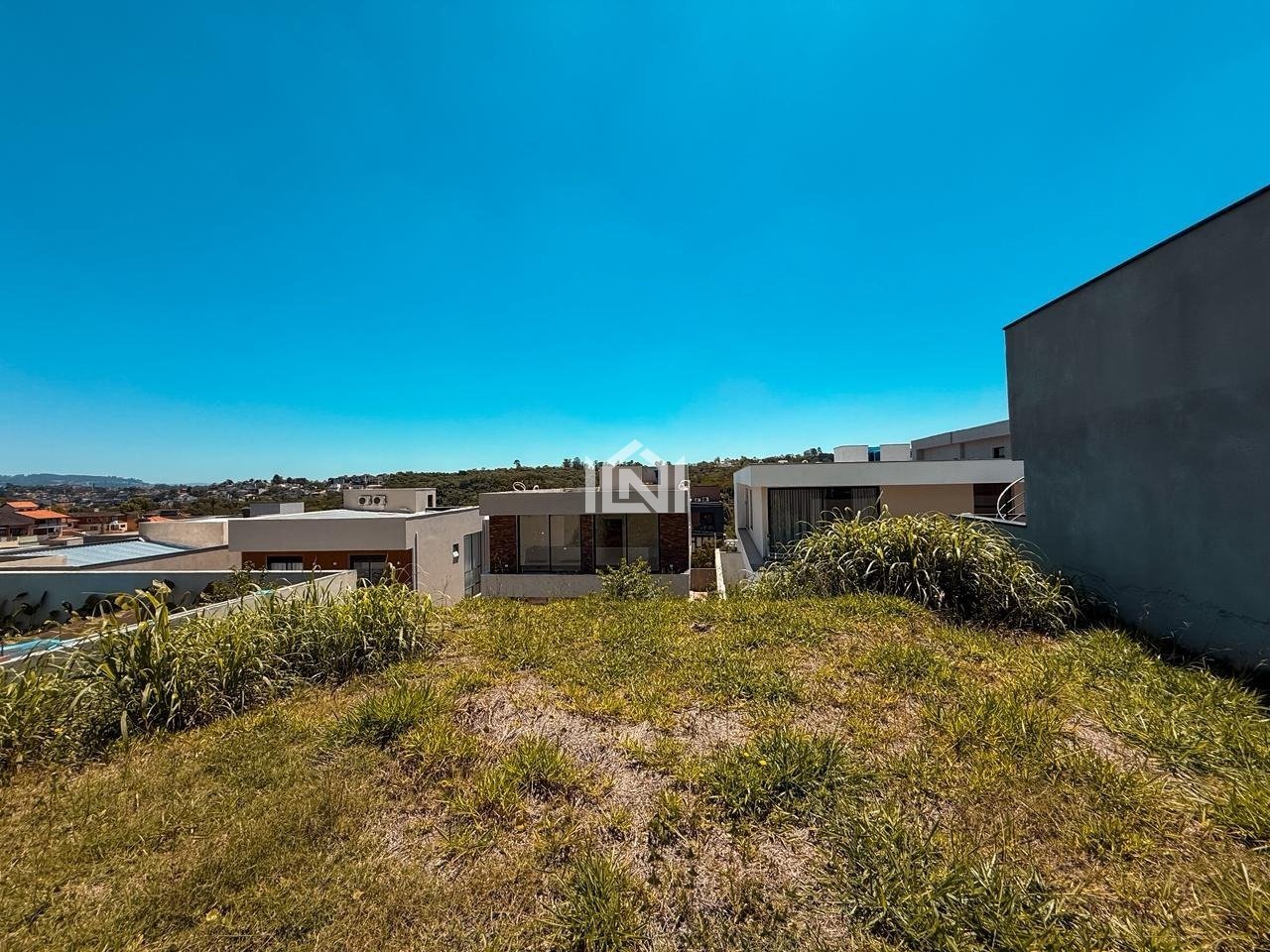 terreno plano a venda no condominio sao paulo II