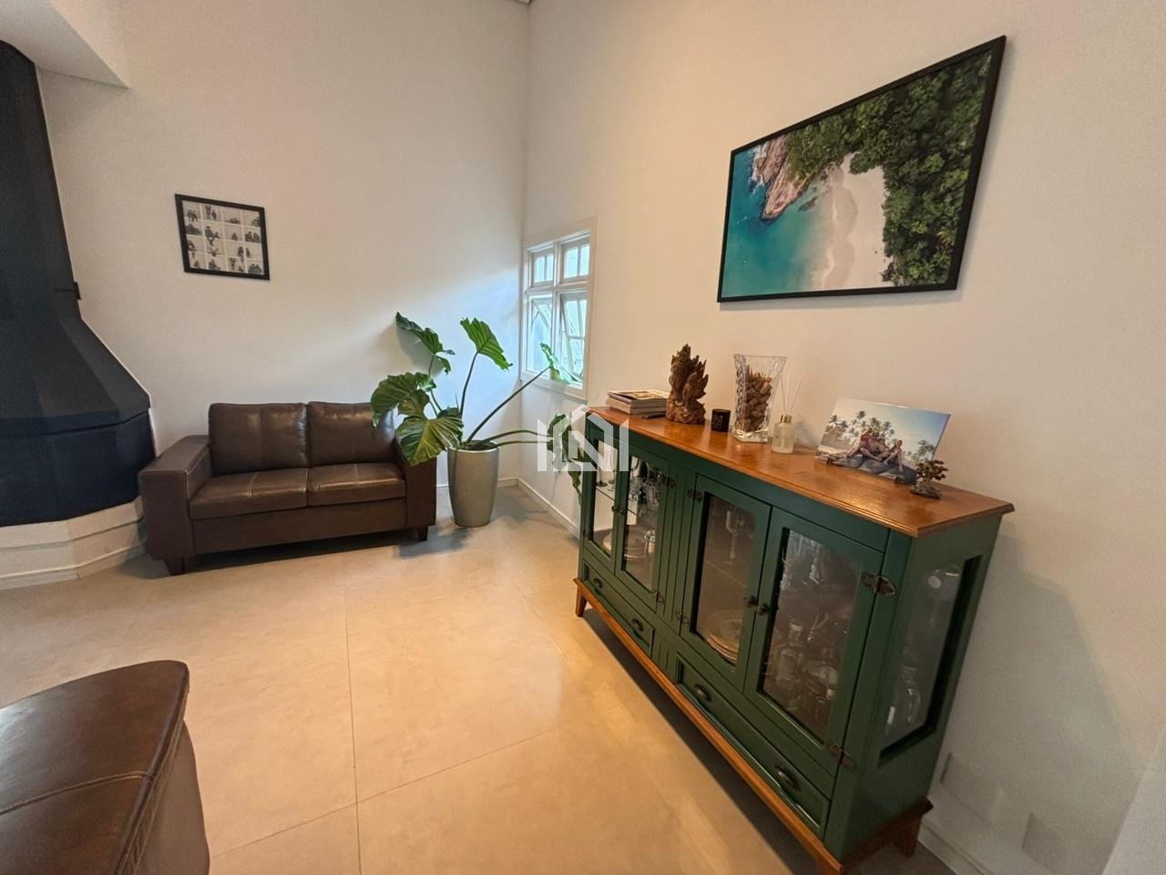 casa a venda no condominio jardim das flores - sala de estar