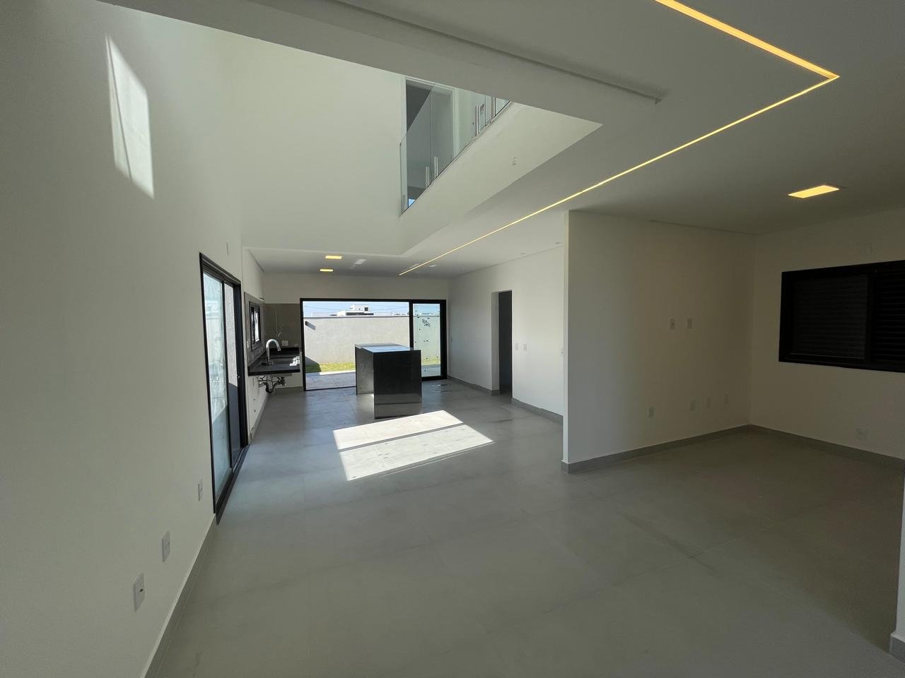 UM SOBRADO ESPETACULAR NO CONDOM�NIO VEREDA DOS CAMPOS