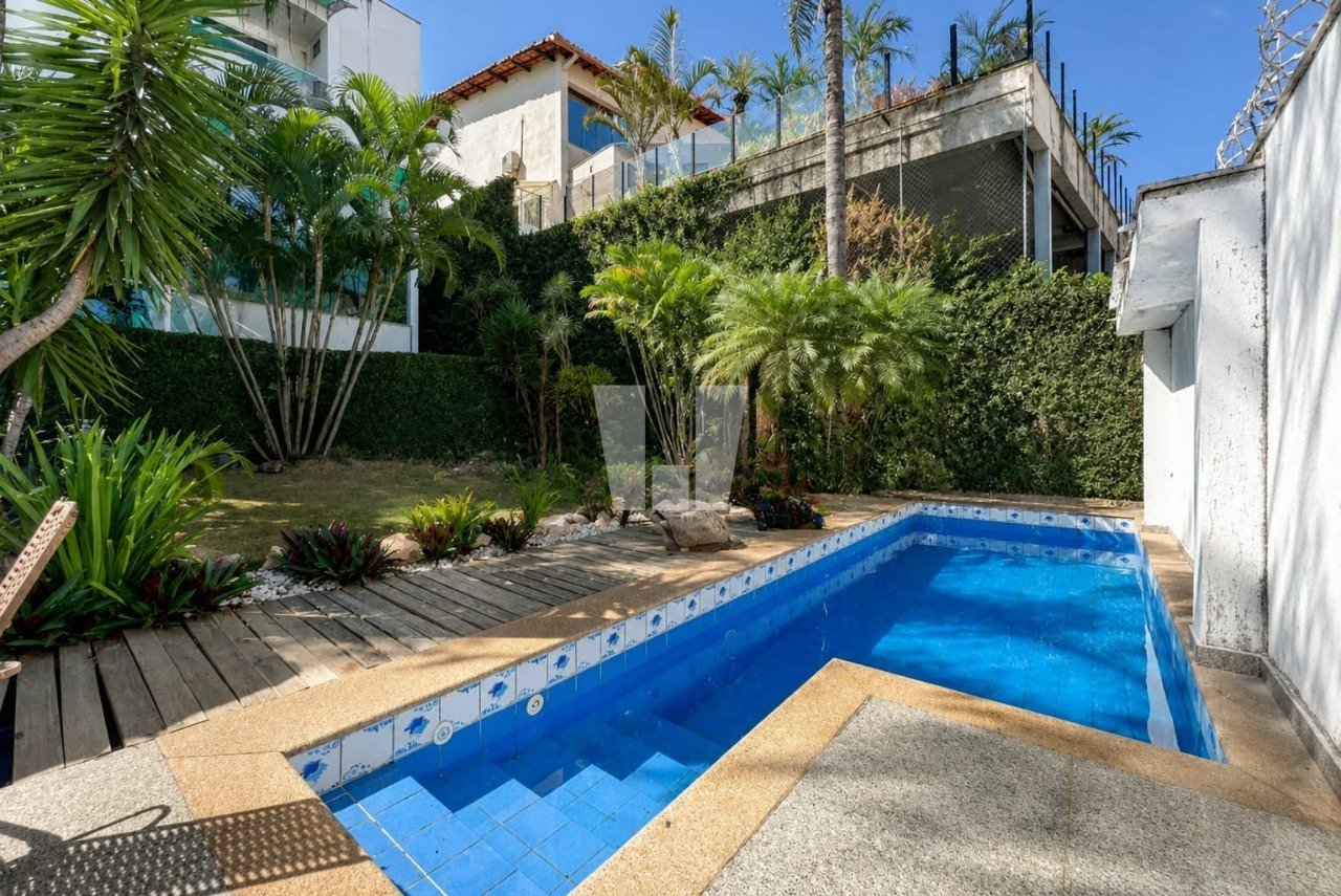 Casa com 5 quartos — Estoril, Belo Horizonte
