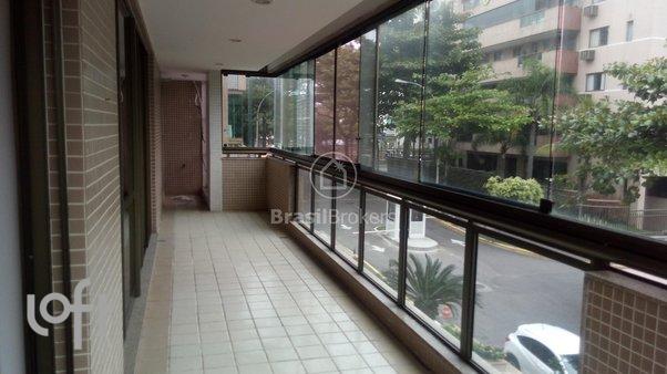 Praça Advogado Heleno Cláudio Fragoso - facade01.jpg