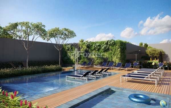 area-de-lazer-com-piscina-e-deck-de-madeira