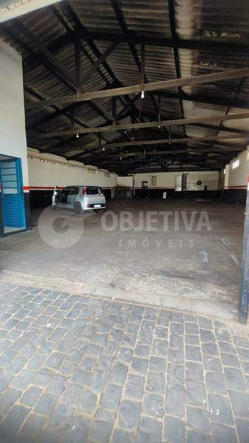 industrial em Avenida Cesário Crosara, Presidente Roosevelt - Uberlândia - MG