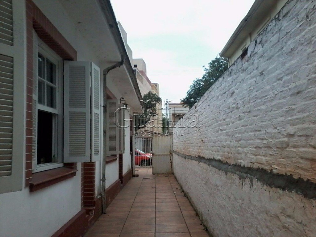 fundos para frente do terreno