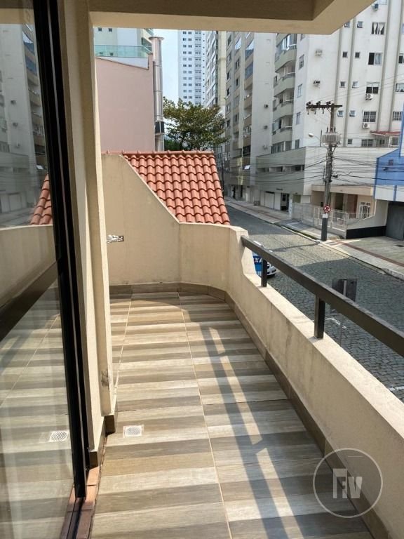 Terraço Garden Privativo com Churrasqueira á Carvão e Acesso ao Living.
100 mts da Av. Brasil.