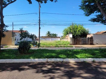 land_lot em Avenida Moacir Lopes de Carvalho, Presidente Roosevelt - Uberlândia - MG