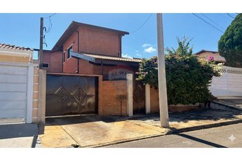 house em Rua Manoel José Antônio Lopes Gimenes, Jardim Chácara dos Pinheiros - Botucatu - SP