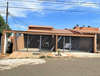 house em Rua Dionezio Cruzatte, Conjunto Parigot de Souza 1 - Londrina - PR