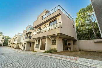 house em Avenida Cândido Hartmann, Santo Inácio - Curitiba - PR