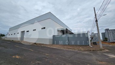 industrial em Avenida Antônio Tomaz Ferreira de Rezende, Marta Helena - Uberlândia - MG