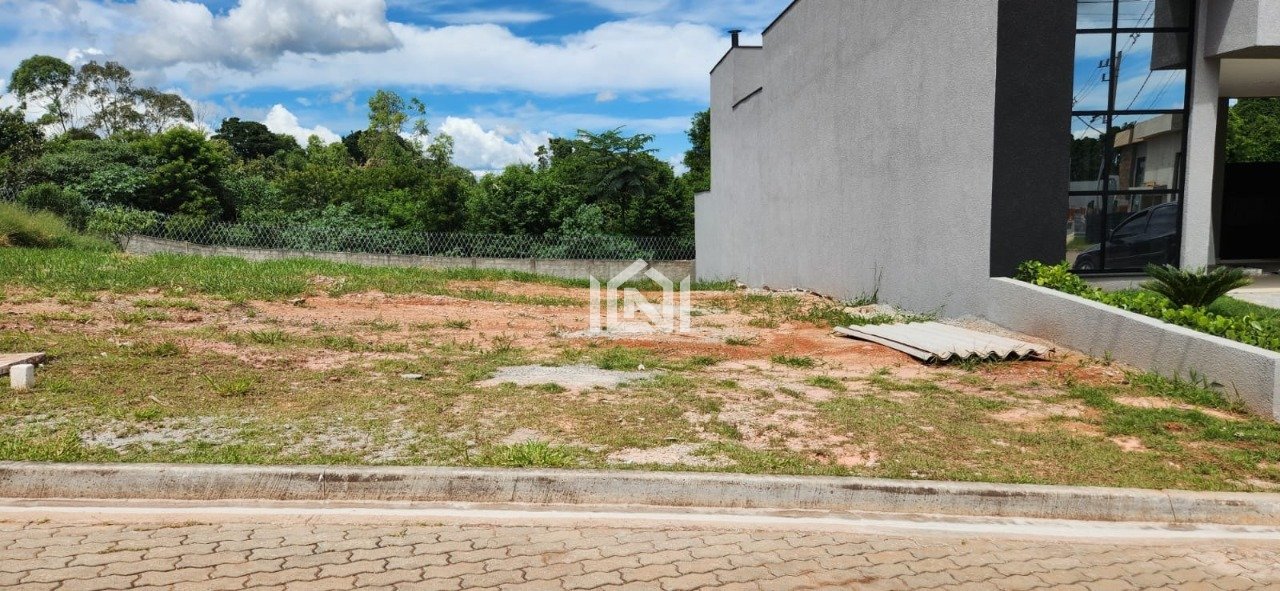 terreno a venda no condominio lago dos passaros