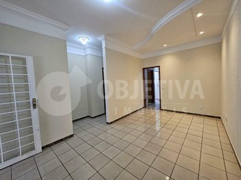 house em Avenida Ubiratan Honório de Castro, Segismundo Pereira - Uberlândia - MG