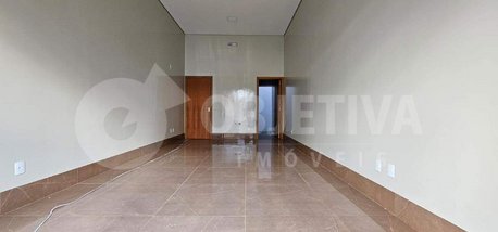 business em Avenida Ana Godoy de Sousa, Segismundo Pereira - Uberlândia - MG