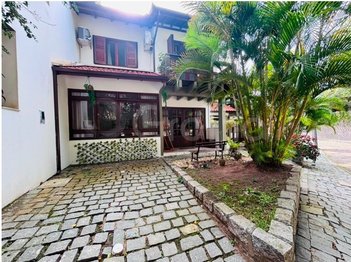 house em Rodovia Jornalista Manoel de Menezes, Barra da Lagoa - Florianópolis - SC