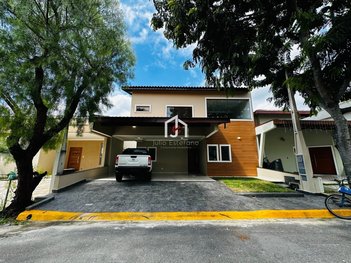 house em Avenida Renato Vargas, Loteamento Pinheiros de Tremembé - Tremembé - SP