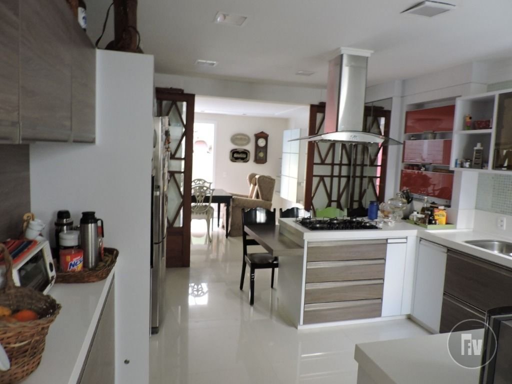 Localizada no Coração da Praia Brava
445 m² útil
2 banheiros
5 vagas
5 quartos
1 suíte