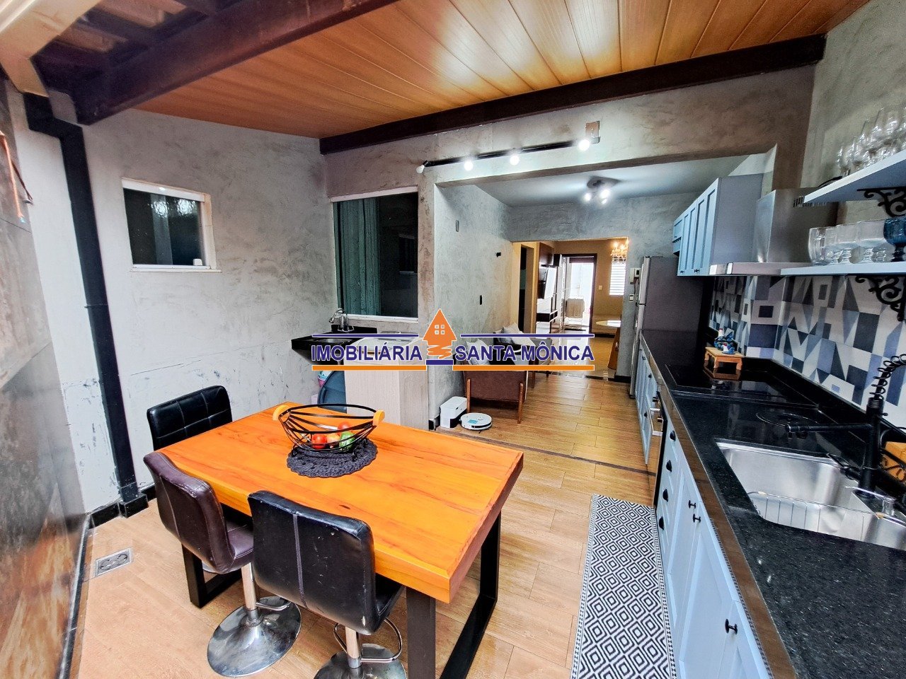 Casa com 3 quartos — Santa Amélia, Belo Horizonte