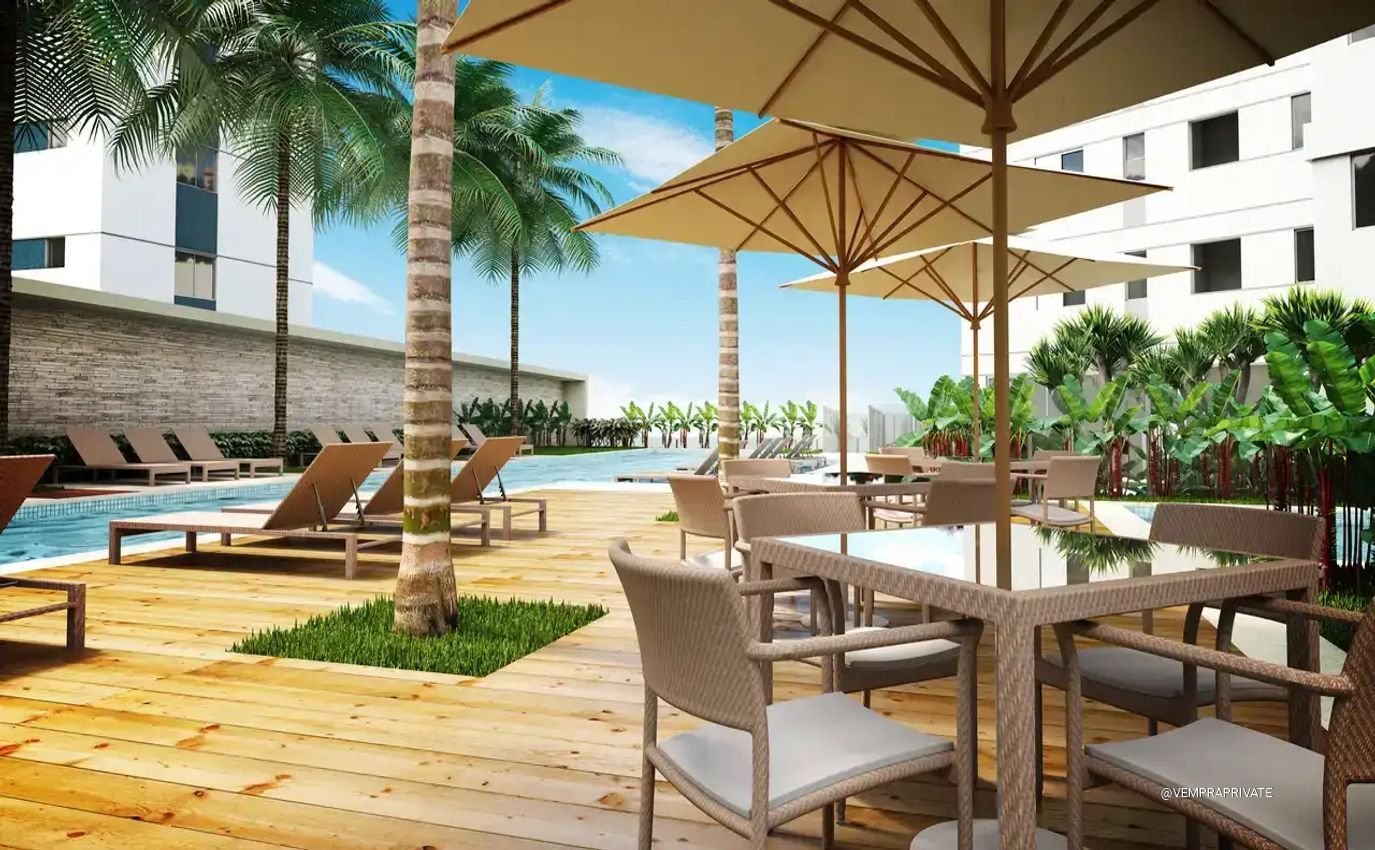 Piscina com deck