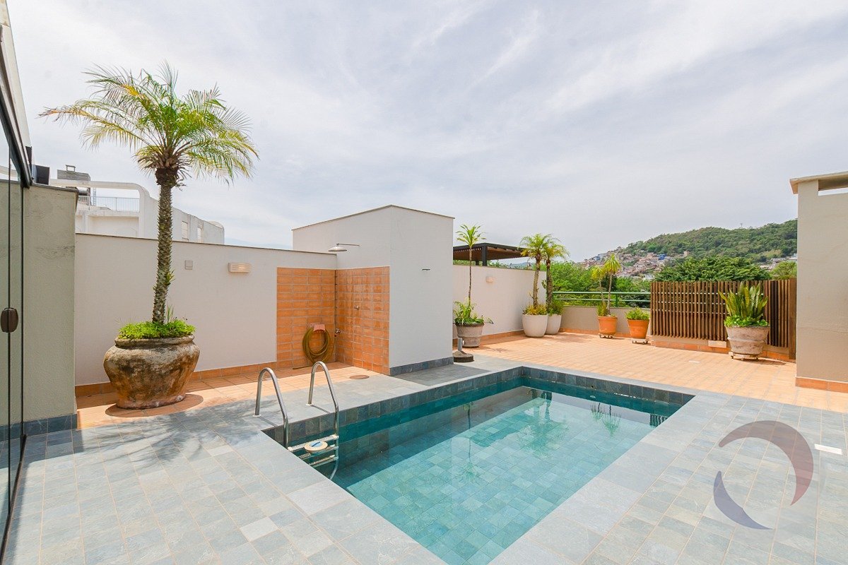12 Piscina privativa