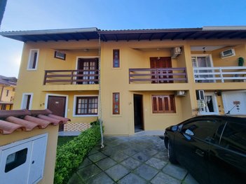 house em Avenida Edgar Pires De Castro - De 1740 A 2238 - Lado Par, Hípica - Porto Alegre - RS