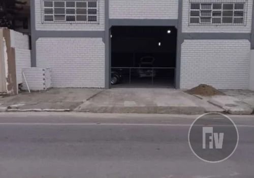 Galpão 264M² útil em Balneário Camboriú, com 6 vagas de garagem
-Mezanino Amplo