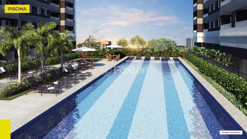 piscina-com-deck-de-madeira-e-jardim