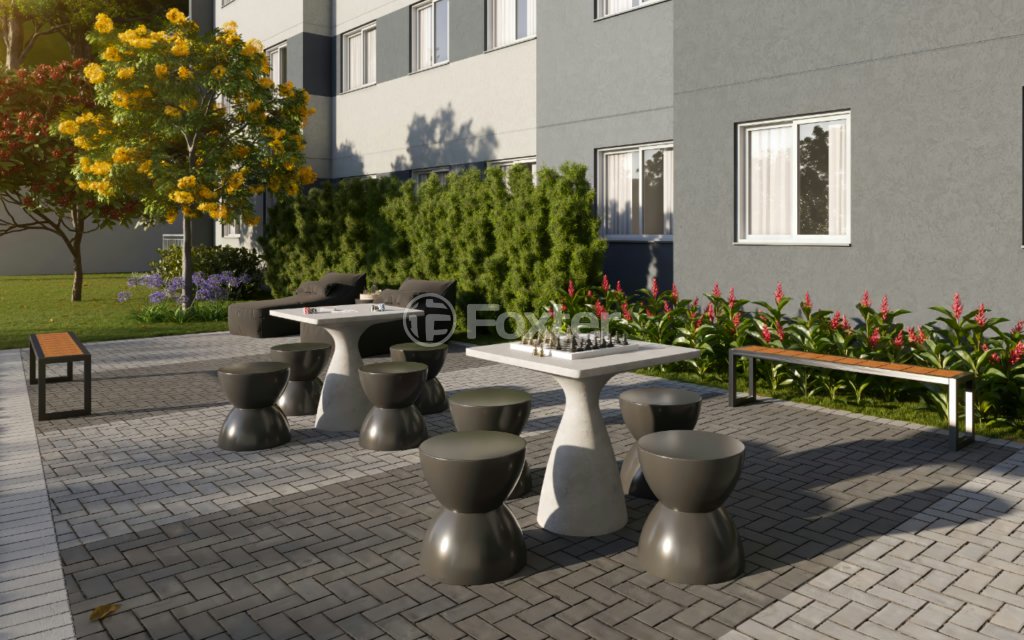 area-de-lazer-externa-com-mesas-e-bancos