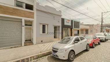 house em Rua Três de Maio, Centro - Pelotas - RS