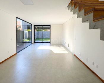 house em Rua das Bauxitas, Pântano do Sul - Florianópolis - SC