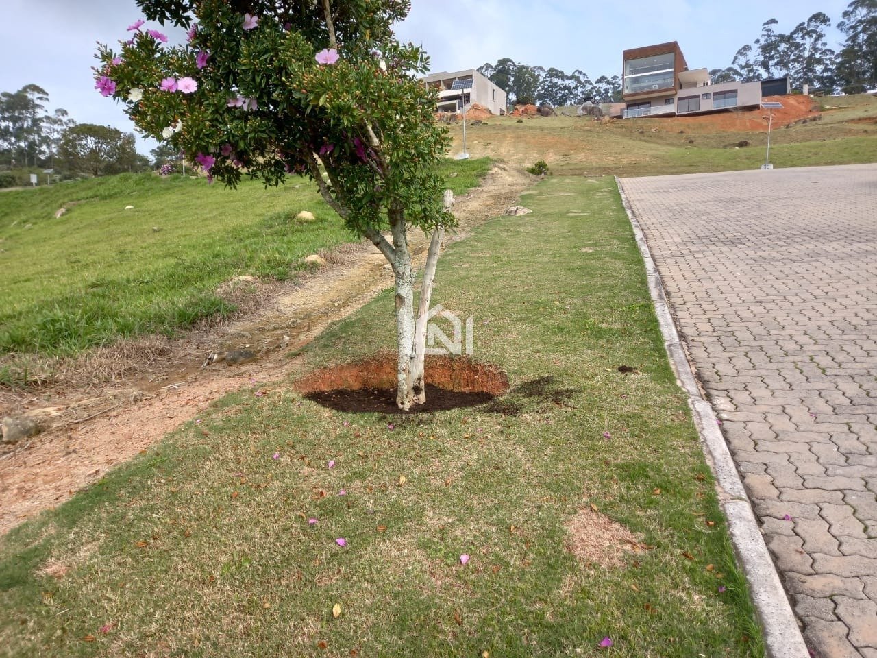 terreno a venda vila da mata lateral esquerda para direita